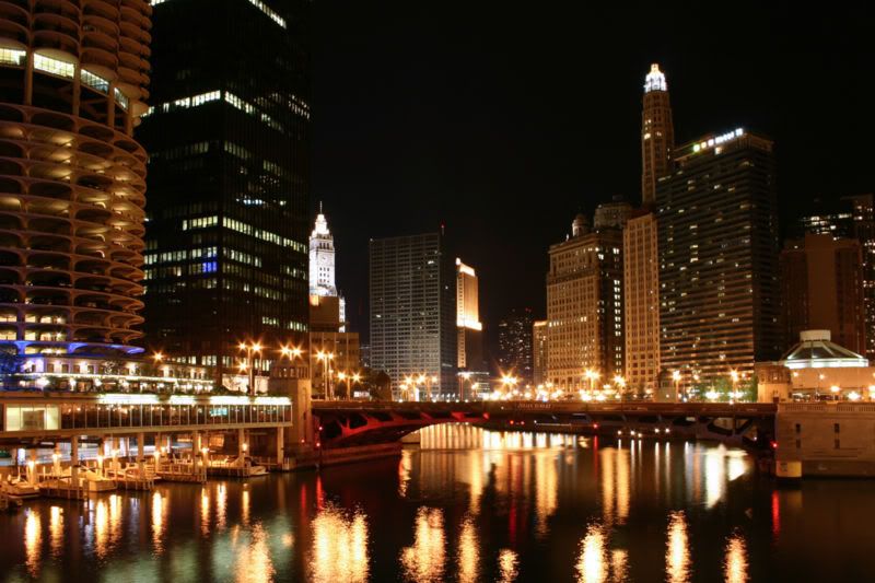 800px-Chicago_river1.jpg