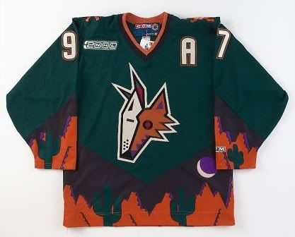 952_Phoenix-Coyotes-Green-Alternate-Third-Jersey-1998-2003.jpg