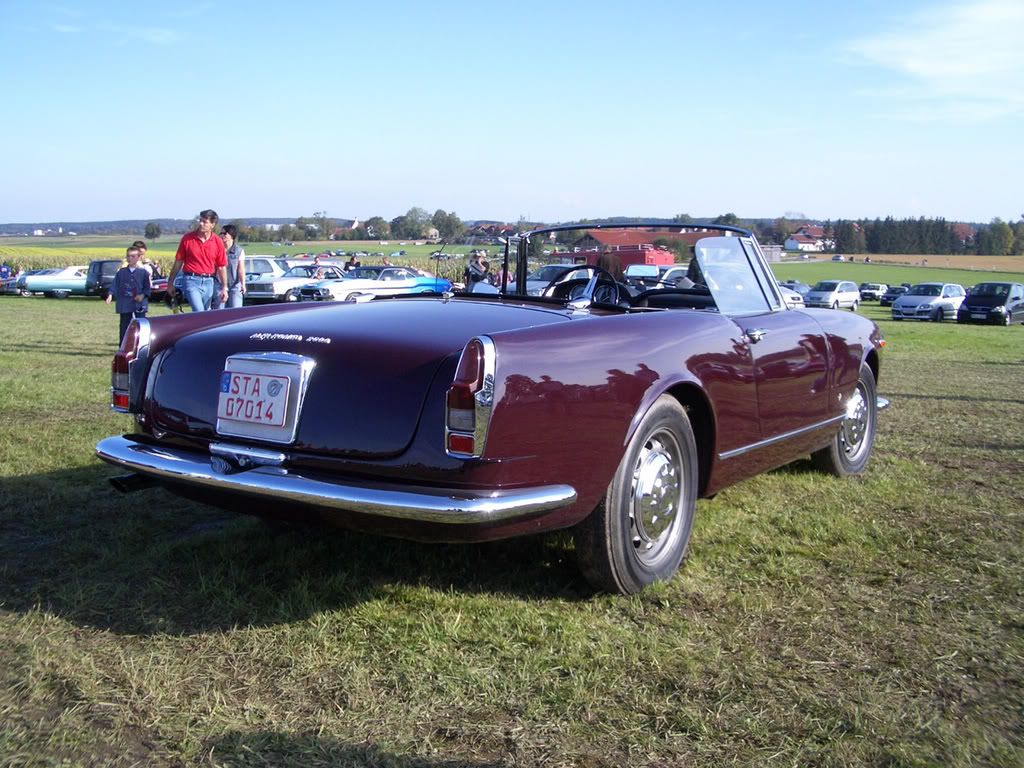 Alfa_2600_Spyder_rear_offset.jpg