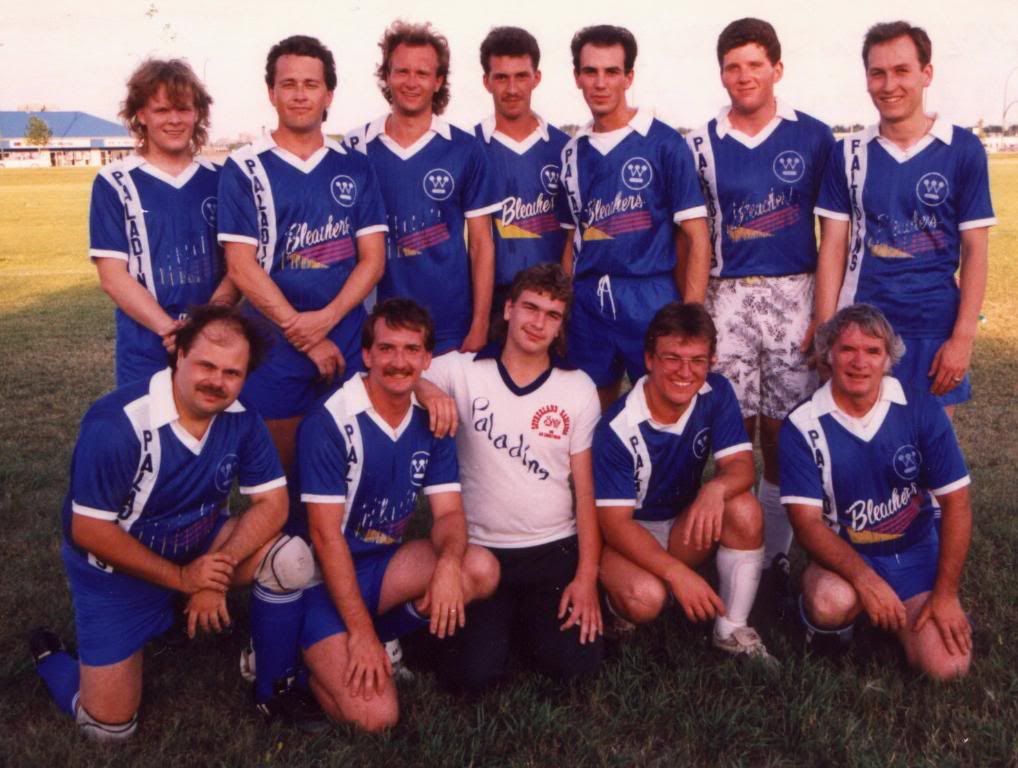 http://i240.photobucket.com/albums/ff185/paladins_soccer/TeamPhotos/Team1990Outdoor.jpg