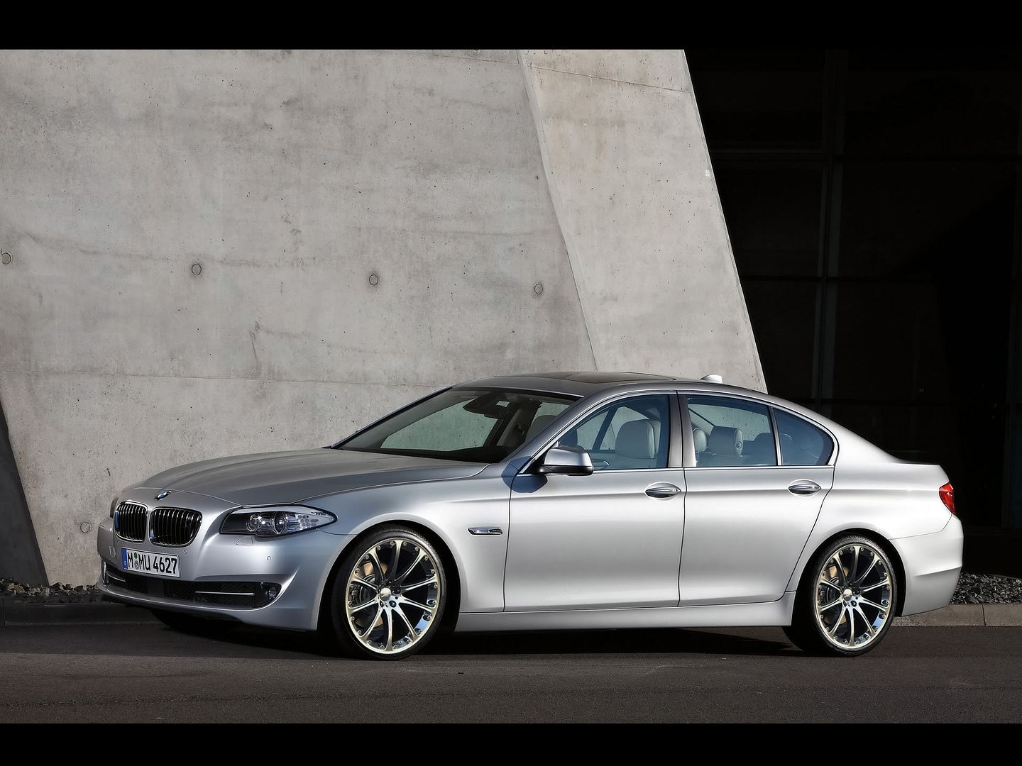 2010-BMW-5-SeriesHartgeRimsandLower.jpg