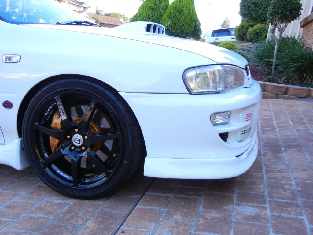 http://i240.photobucket.com/albums/ff210/mrstii/prodrive%20pff7%20rims%20gloss%20black/DSCN1799.jpg