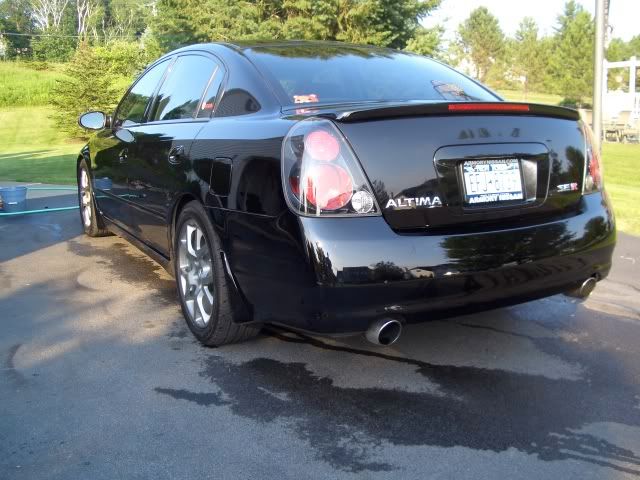 http://i240.photobucket.com/albums/ff31/kramerbuccs24/Altima%20SE-R/69425c94.jpg