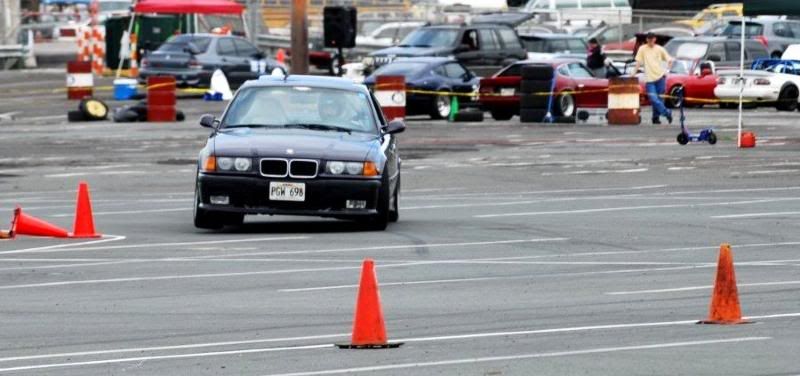 http://i240.photobucket.com/albums/ff31/kramerbuccs24/e36%20m3/autox3wheeldrift.jpg