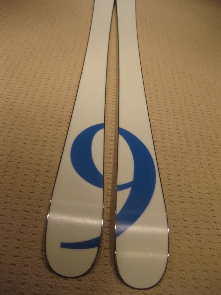 skis001.jpg