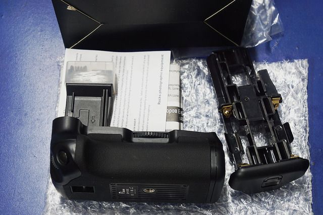 Battery Grip Canon E8 cho 550D, 600D, 650D, 700D, mới 100%