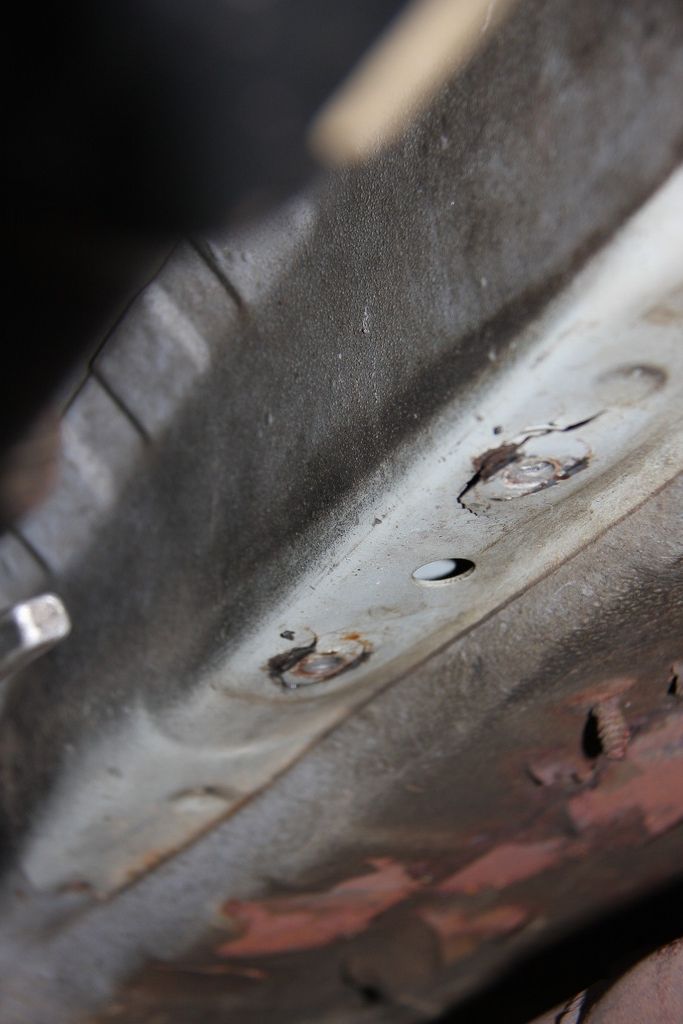 Signs/symptoms of cracked rear subframe mounts