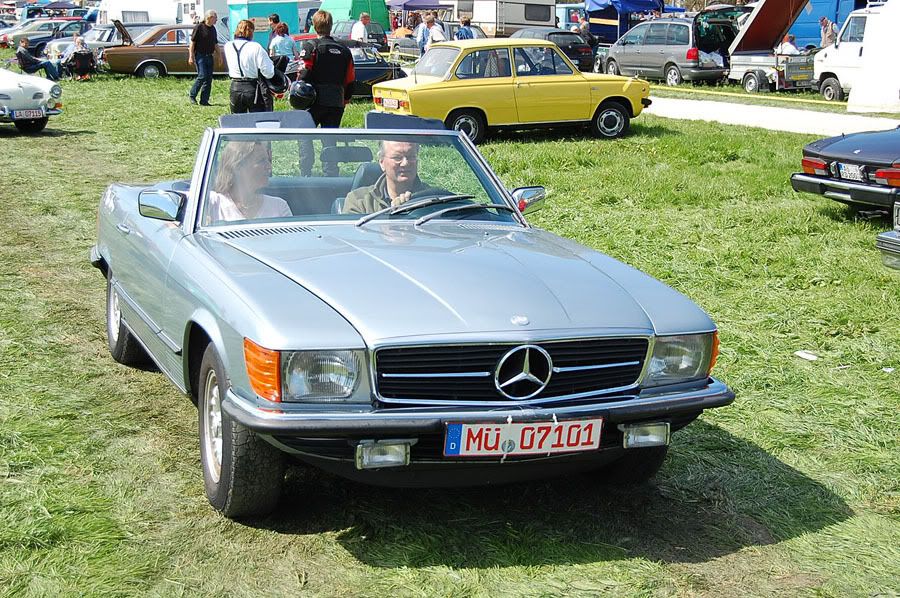 Mercedes R107 SL leaving the show IMG Oldsmobile Jetstar 88