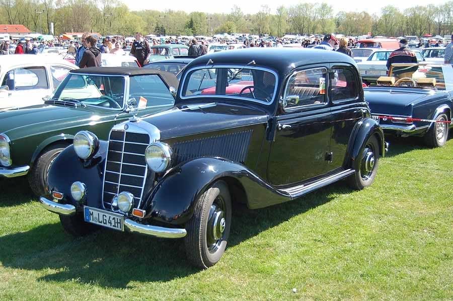 Mercedes 170 and a beautiful green Padoga SL