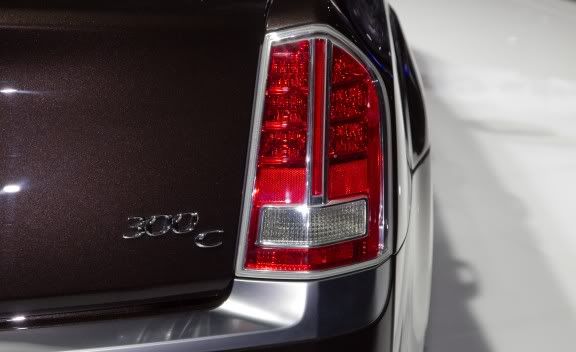 2012_chrylser_300c_executive_202_2_cd_gallery.jpg
