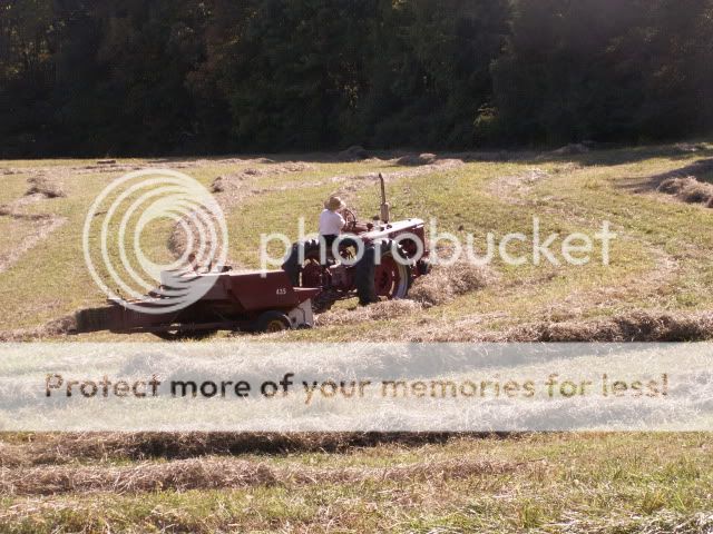 Fall 2011 1942 Farmall H and IH 435 Baling Hay | Antique Tractors Forum